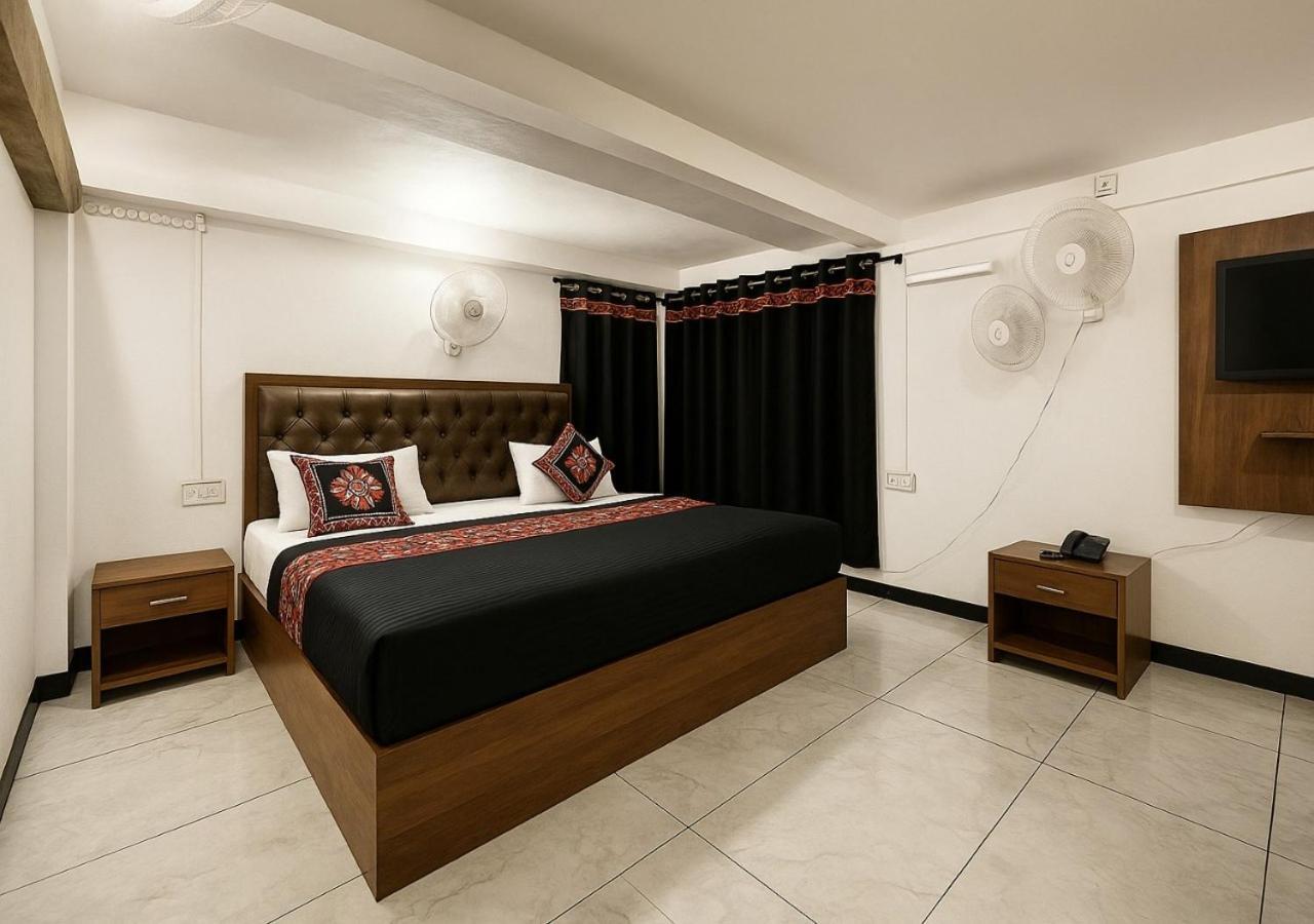 Stay Guru Usha Residency Bhuj Exteriör bild