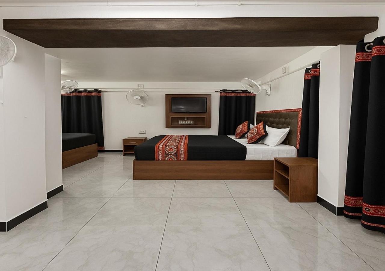 Stay Guru Usha Residency Bhuj Exteriör bild